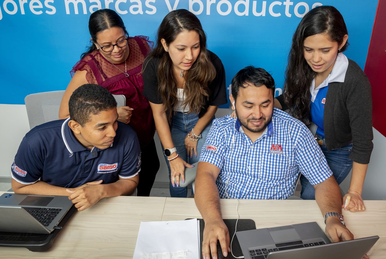 Bimbo associates in a training session